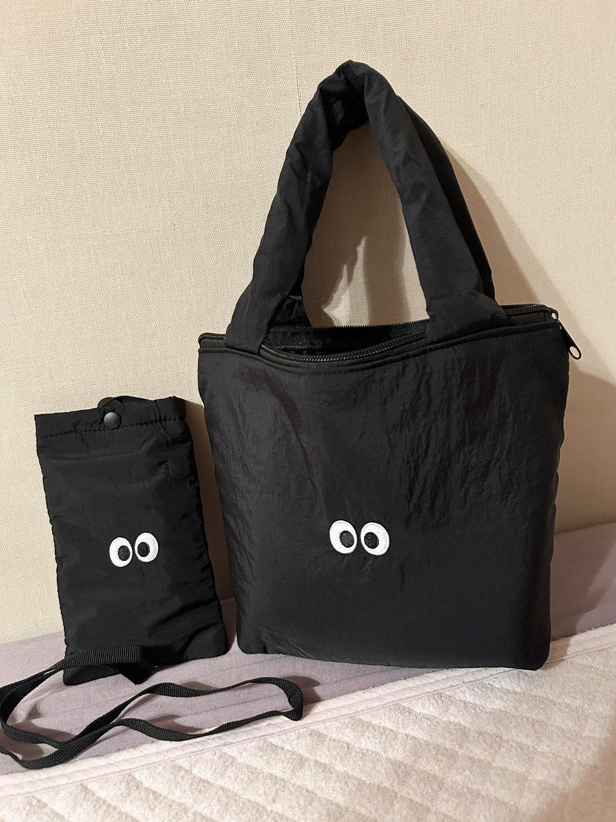mikeneco3's tweet image. ダイソーのアニヤ風のかわいくてつい買っちゃった。黒いトートが欲しかったんだよね〜🎶#アニヤハインドマーチ 
#ダイソー