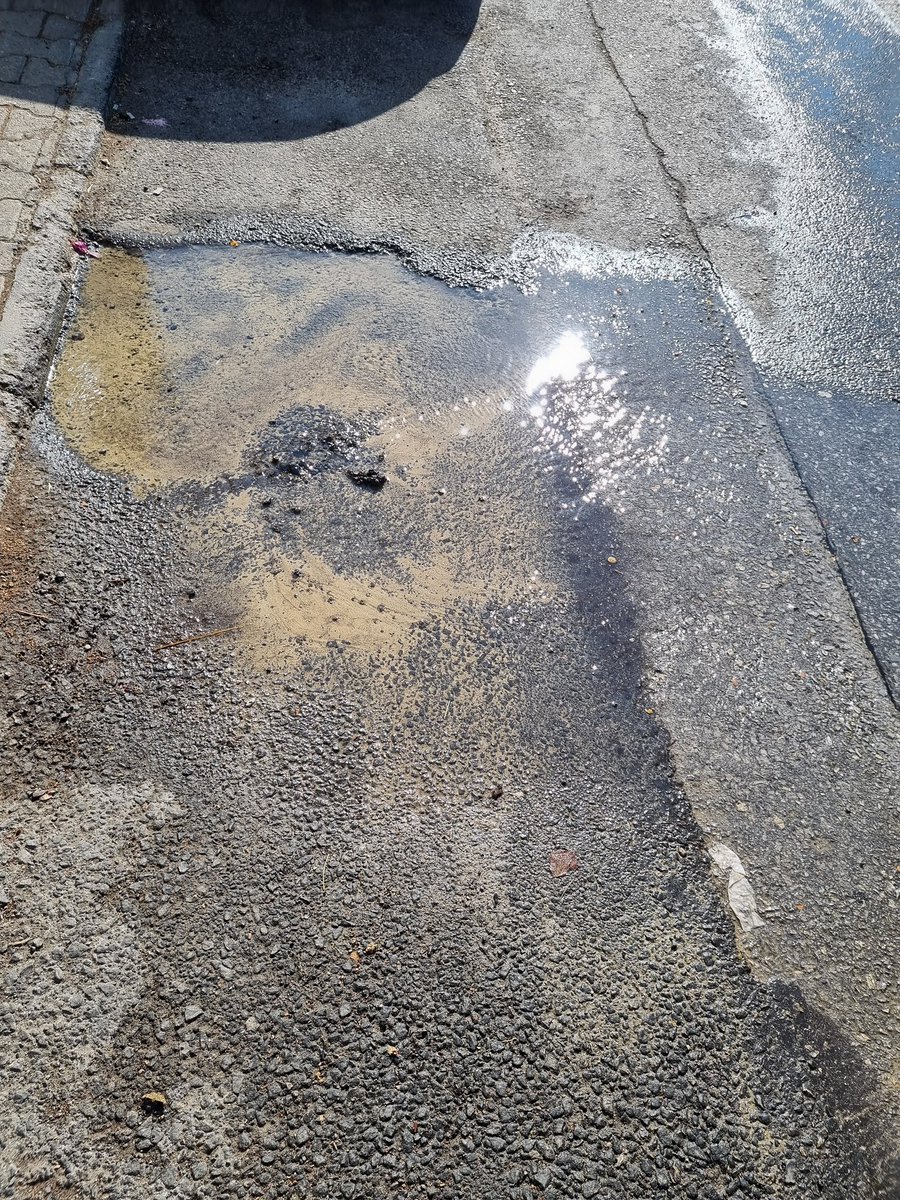 Merhaba
Esenyalı mah.  108/46 sokakta su borusu patlamış sanırım. Hemen müdahale edilebilir mi <a href="/izsugm/">İZSU Genel Müdürlüğü</a> <a href="/izmirhim/">İzmir HİM</a> <a href="/KarabaglarBel/">Karabağlar Belediyesi</a>