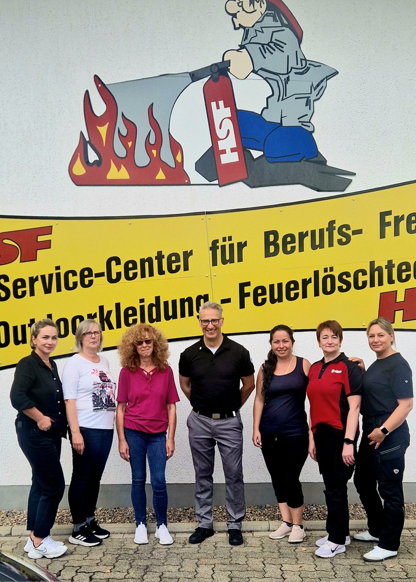SifuMattner's tweet photo. Selbstschutztraining für MitarbeiterInnen der Firma HSF Heinz Schaper Brandschutz. https://t.co/rnutBrm8Y8