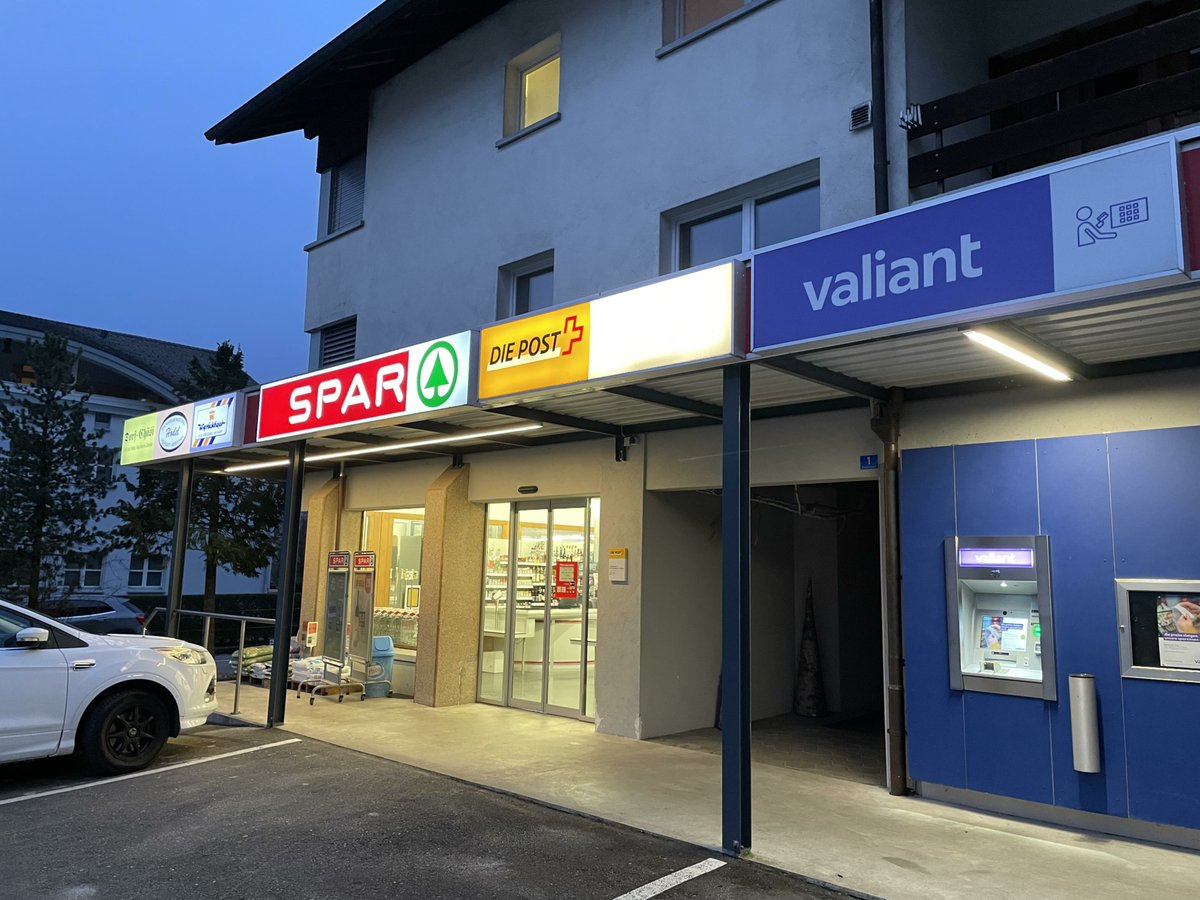 Le changement de comportement des clients conduit à la fermeture de nombreux #magasins de village. Dans ce cadre, les magasins numériques peuvent constituer une bonne alternative. Pour le #SAB, l'ouverture de ces commerces ne doit pas être freinée. 
urlz.fr/uNZM