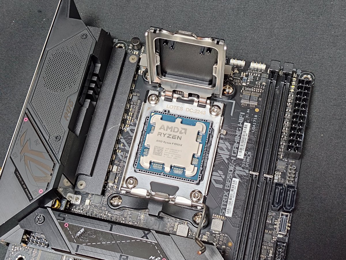 CPUはAMD Ryzen 9950Xを使用。