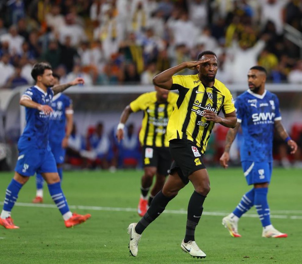 الحين كادش كمل اربع شهور مختفي ولا احد يعرف اصابته
لا يكون رباط والله ماهو طبيعي الوضع
ثاني شيء ما ابي يرجع الاتحاد واشوف فقيهي ظهير عادي كادش افضل هذي الحقيقه