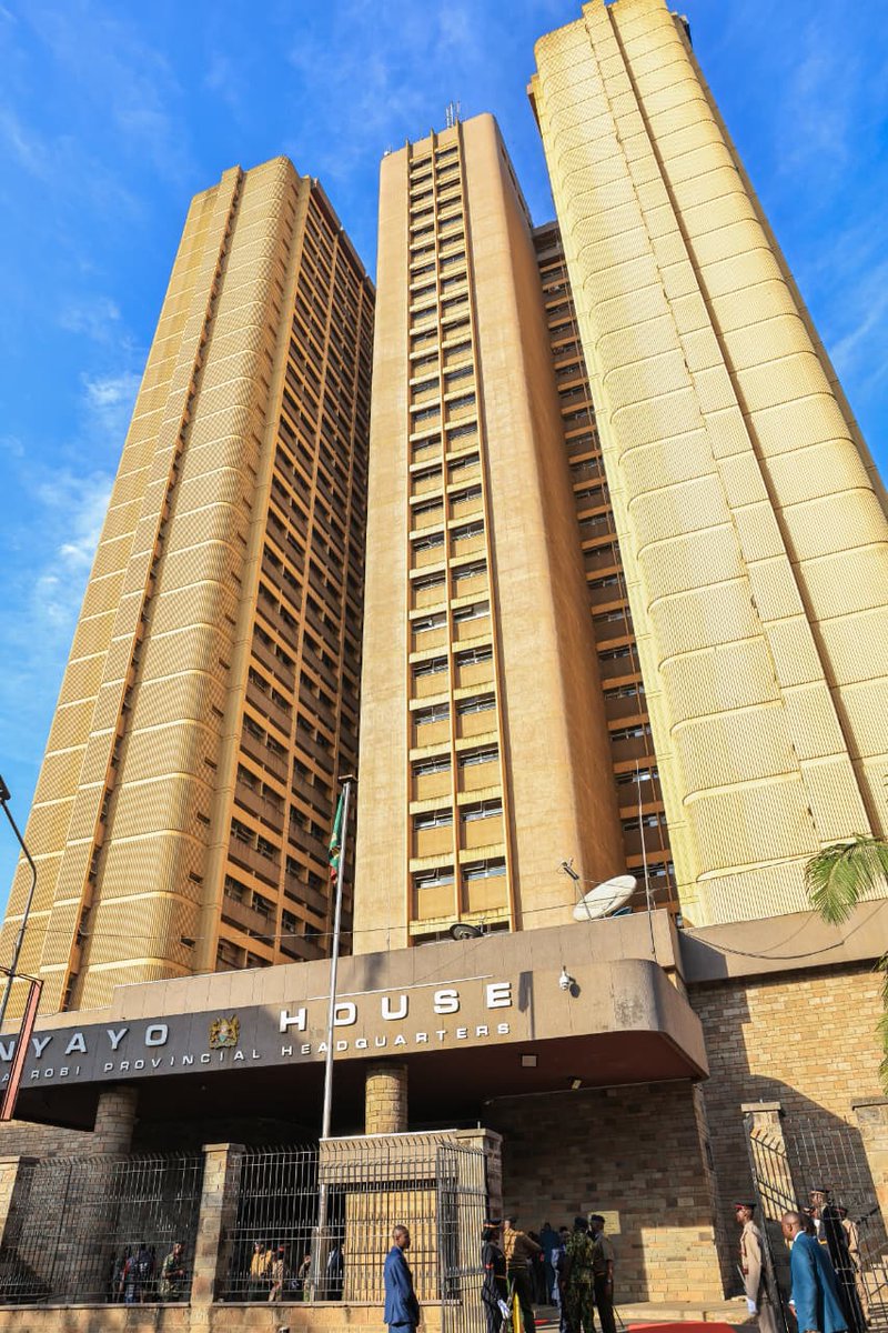 MkarabatiEl2's tweet photo. After a security meeting at Nyayo House, CS @kipmurkomen will proceed to the Kenya School of Government, Kabete, for a town hall meeting with opinion leaders, political leaders, security sector stakeholders.

#JukwaaLaUsalamaKE #CSMurkomen #Security https://t.co/GVgeWJIwQL