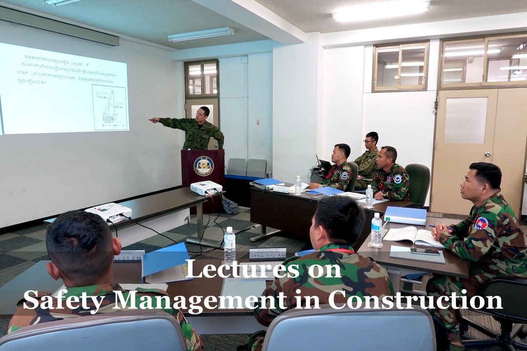 ModJapan_en's tweet image. Sep 24-29, #JMOD/#JSDF invited 5 personnel from #RoyalCambodianArmedForces for a capacity building project on PKO engineering. Lectures were held on crane operation, safety management in construction and drone survey. 🇯🇵 will continue to strengthen defense cooperation with 🇰🇭