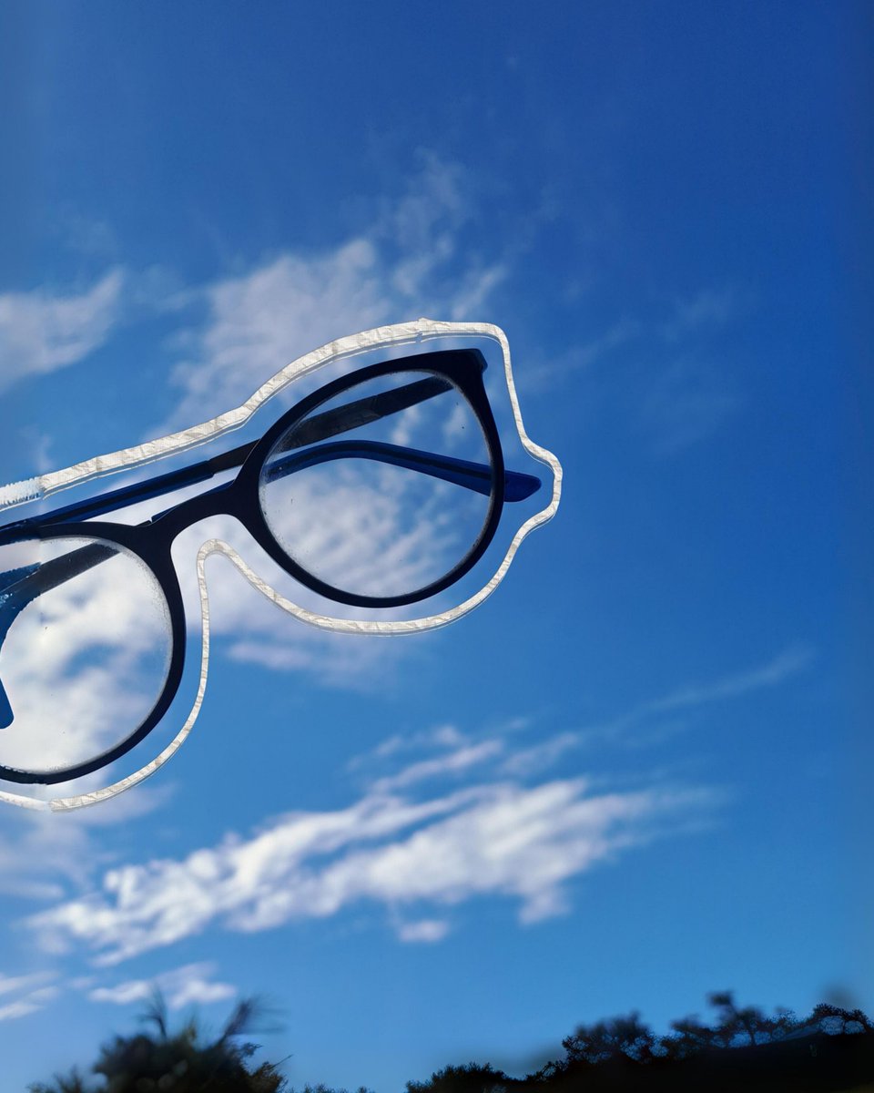 thyme_simran's tweet image. "মানুষের মন হচ্ছে অক্টোবরের আকাশ। এই মেঘ শূন্য,এই আবার ঝমঝমে বৃষ্টি"