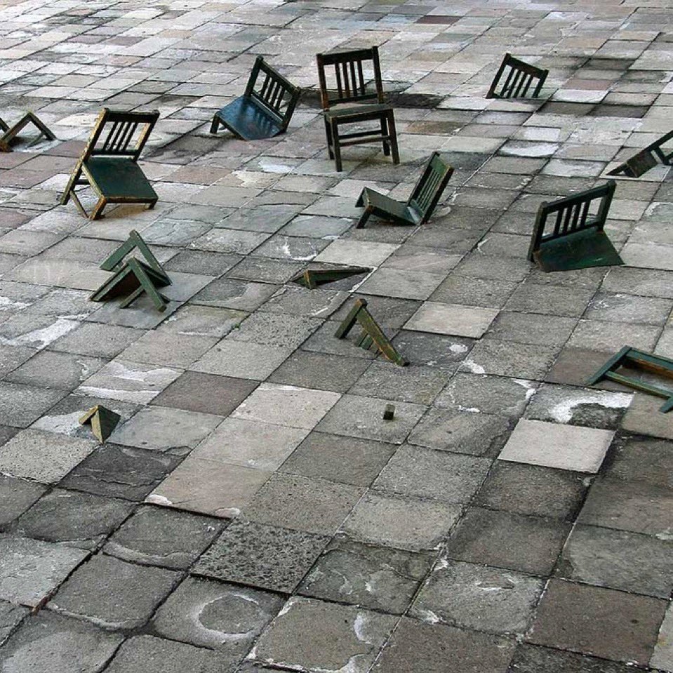 sonota_ab's tweet image. あ〜あ、ふざけてるから椅子取りゲームバグった