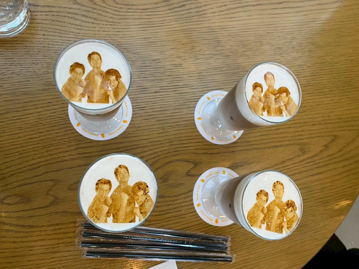 oritatomohisa's tweet image. KFC(仮屋フィッシングクラブ)で
釣り行ってキンオブコントカフェ🎣☕️
仮屋さんがかなり豪運してた🔥🔥