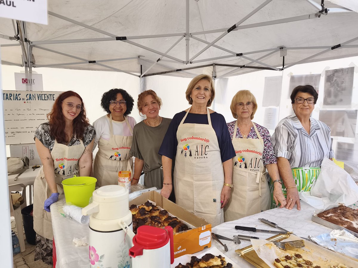 El pasado domingo 28 de septiembre las Voluntarias de Beniganìm participamos en la IV Edición de la Feria de Asociaciones de nuestra población, vendiendo tartas dulces y saladas, refrescos, café, granizados, empanadillas, nuestras tradicionales "orejitas" , pepitos, bocadillos..