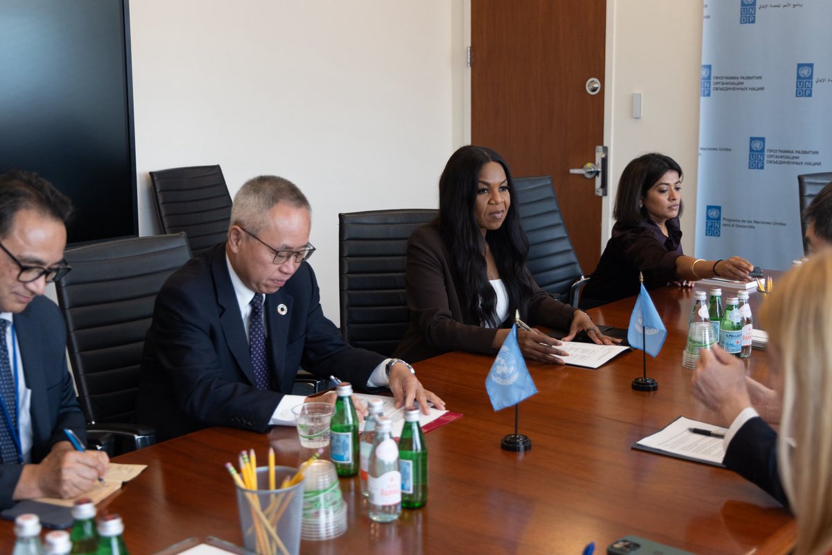 Our CEO &amp; UN SRSG <a href="/DamilolaSDG7/">Damilola Ogunbiyi</a> joined <a href="/UN/">United Nations</a> leaders, Mr Li Junhua (<a href="/UNDESA/">UN DESA</a>) &amp; <a href="/HaoliangXu/">Haoliang Xu</a> (<a href="/UNDP/">UN Development</a>) to present the Energy Compacts Report —spotlighting progress and partnerships driving action on #SDG7 and a just energy transition.

Read Report:seforall.org/news/finance-c…

<a href="/UN_Energy/">UN-Energy</a>