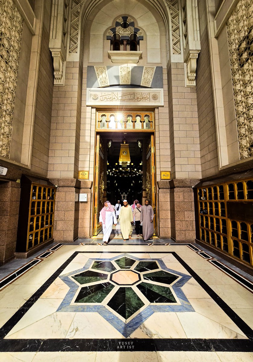 Yusuf_artist_'s tweet photo. الهواء الباارد عند دخولك للحرم
 يُنسيك كل هموم الدنيا .. 
حتى الهواء دواء  ♥️ 🍃 https://t.co/YppIWabN65