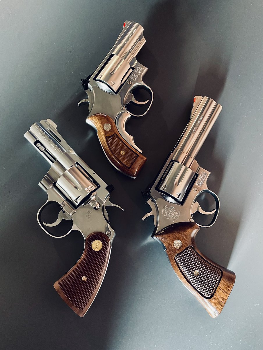 KaoMocha's tweet photo. ブルーイング作業休憩中に削らずに済むステンレスモデルを見ると心落ち着くw
我が家の3挺
S&W M66 2.5”
S&W M686 4”
Colt Python Stainless 3”
#toyguns
#plasticguns https://t.co/zOyOKvtmUl