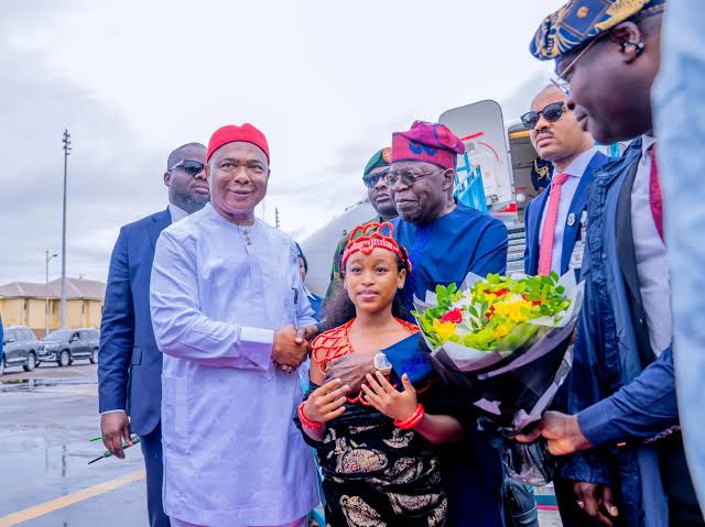 Omo! Propaganda no easy ooo.

So this morning nw, we'll spend it searching for Peter Obi's picture where he's holding the chest region of a young girl instead of her shoulder. 
😫😥😥😥

God abeg ooo. But this picture doesn't mean anything nw. I don't know why opposition are
