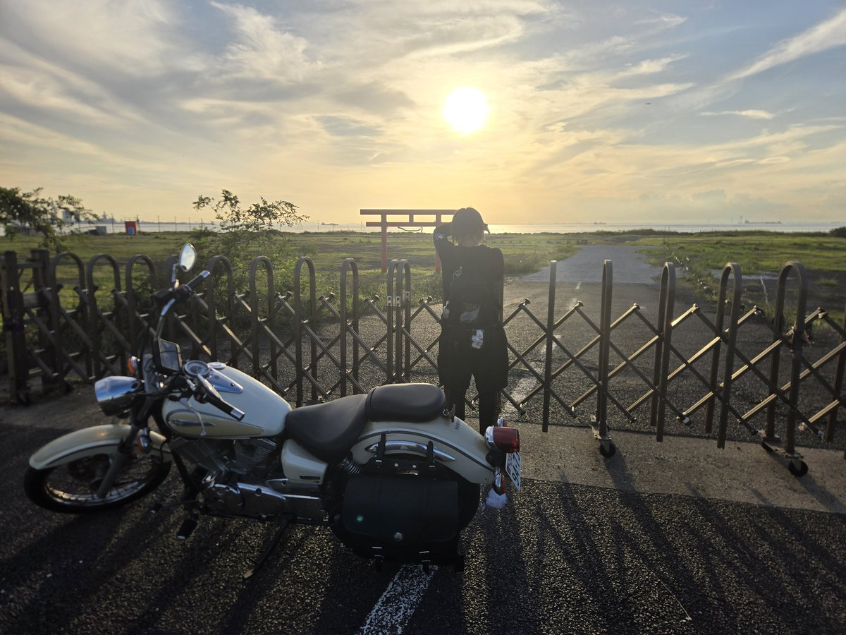 tetuy1231's tweet image. 久津間海岸着いた🏍️～

夕焼け🌅きれい❣️

#バイク
#ドラッグスター
#ドラスタ
#久津間海岸
#千葉
#夕焼け