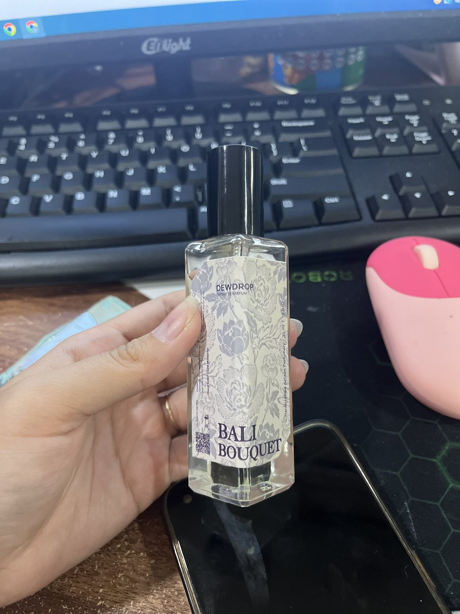 sayangbey_'s tweet photo. Parfum brand lokal tapi wanginya bisa seharian🥰
ini bener2 parfum yg bisa tahan seharian di baju bisa berhari2 wanginya cuma parfum dewdrop😍

Apalgi yang varian Bali Bouquet wangi seger gitu 

https://t.co/G0Nx5SBSyT https://t.co/tcDhxfW2hj