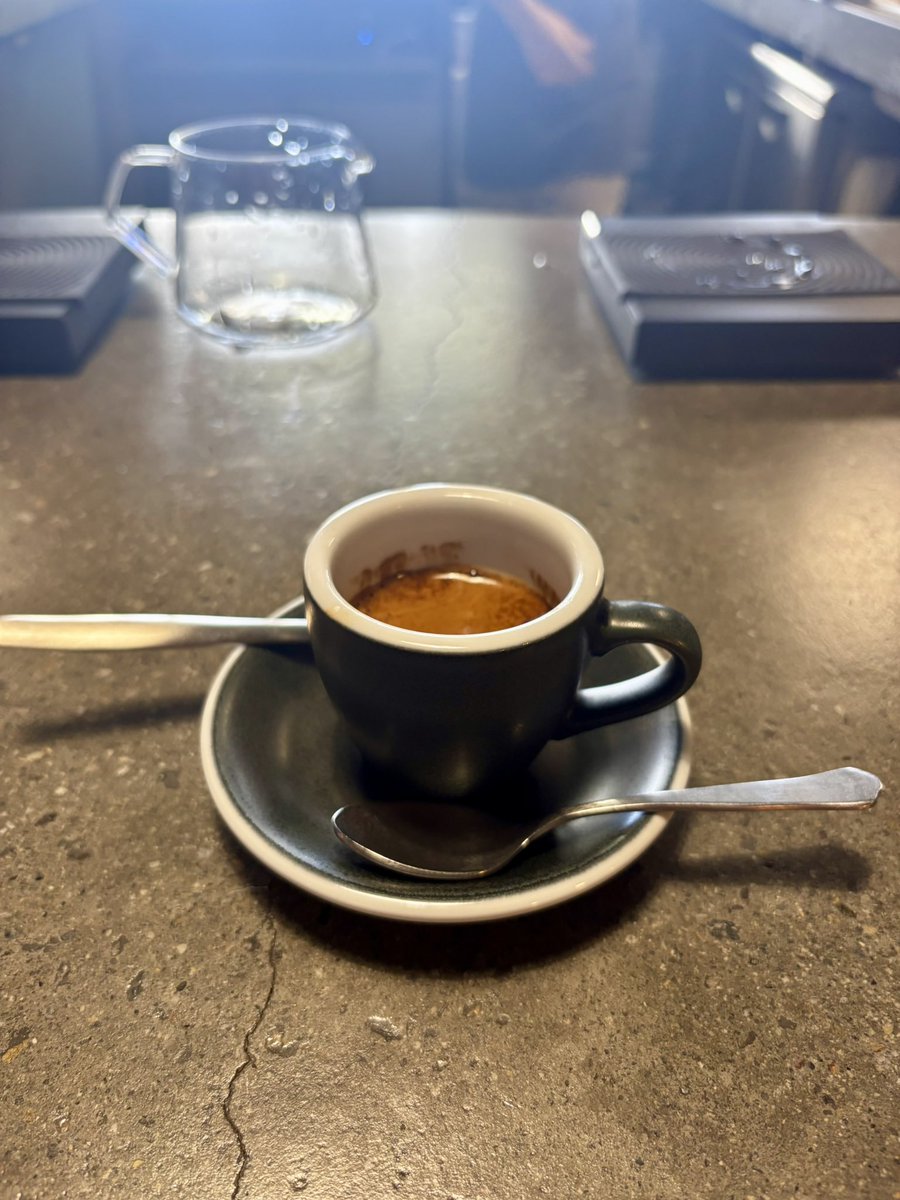 練習帰りに龍のお店でエスプレッソ。
かつてのチームメイトが今ではコーヒー屋さん、資格を持った豆のスペシャリスト。

ジャパンカップではレディオベリーの隣に出店するそうです☕︎

宇都宮シクロでは早々に売り切れてしまったから、今回は沢山準備してね😁<a href="/teamJowan/">Ryu Suzuki</a>