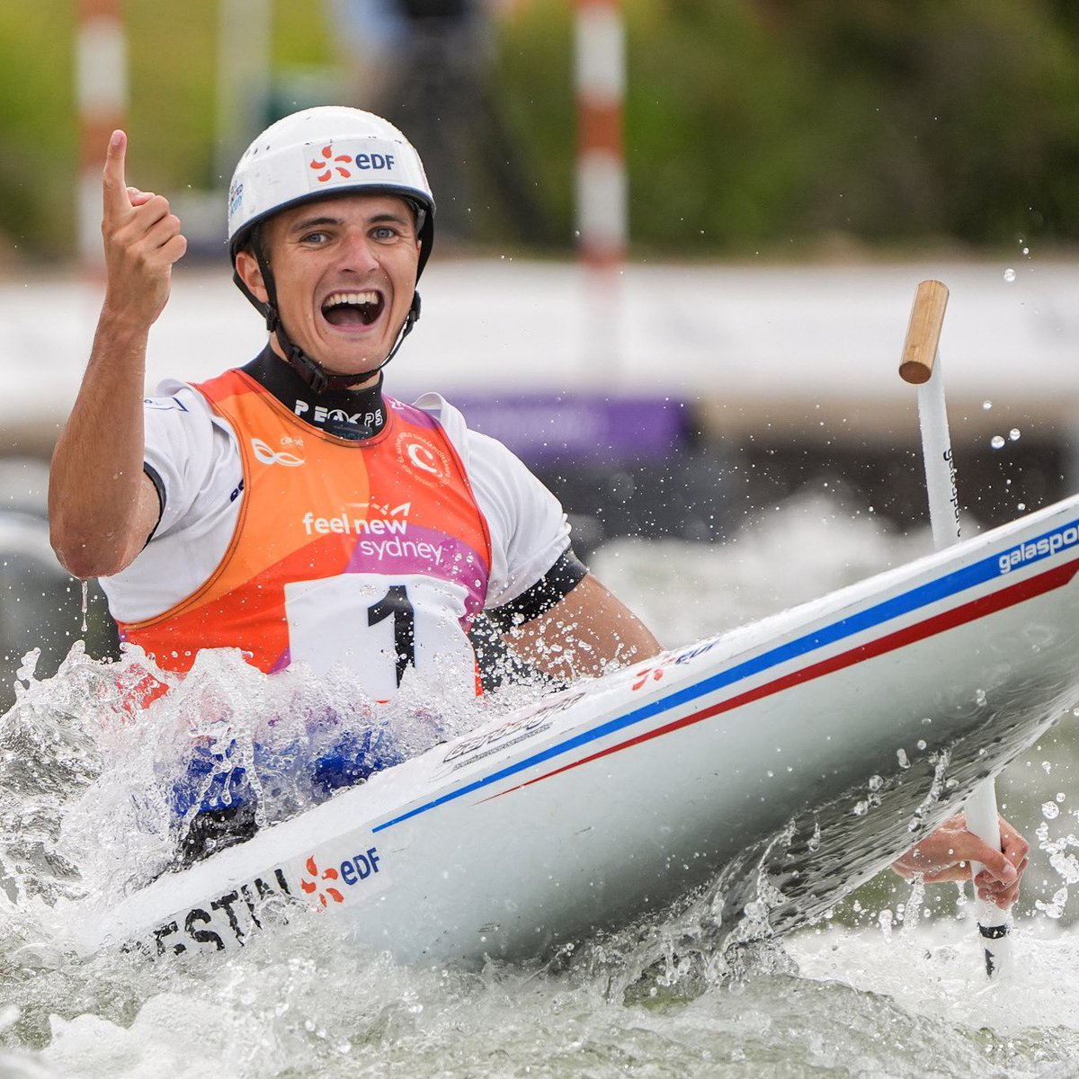 [#CanoëKayak]
⭐️ CHAMPION DU MONDE !

Après son titre olympique de l’été dernier, Nicolas Gestin confirme son statut en décrochant une couronne mondiale, à Sydney. Une nouvelle ligne en or à son palmarès et à la grande histoire du canoë slalom français. 

👏 Bravo Nicolas !