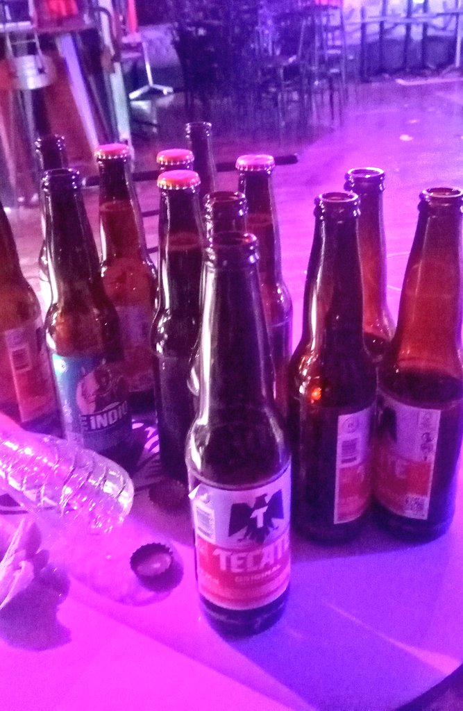Jon_jaz12's tweet photo. #Viernes y #Domingo de Fiesta en @Cafe_centromx1 @Cafe_centromx como siempre pasándola muy padre, gracias amigos por tan rica interacción @MayLoverSW y a nuestros amigos del viernes que aún no tenemos su X 🔥💦😈 https://t.co/pUxIuttmI7