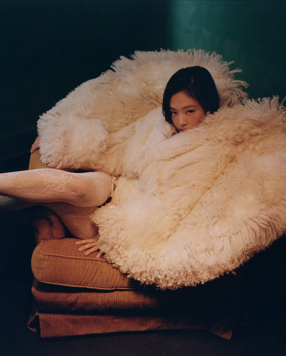 SonyMusicID's tweet photo. .@jennierubyjane for @CRFASHIONBOOK ❤️

#JENNIE #제니 #CRFashionBook #OA https://t.co/EJj2ViGLK3