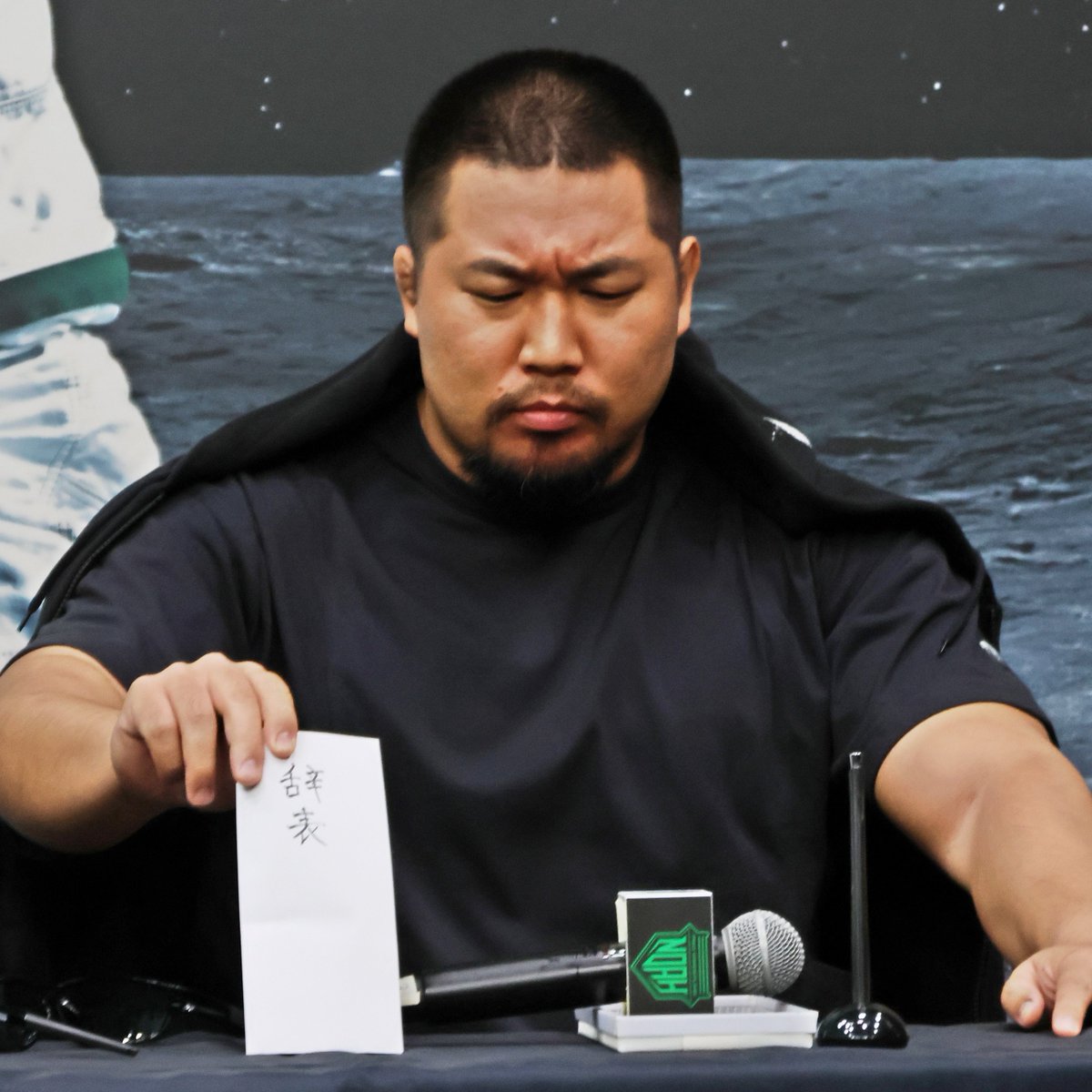 健介流会見の継承が話題に。 👈2002年10月6日、佐々木健介が新日本