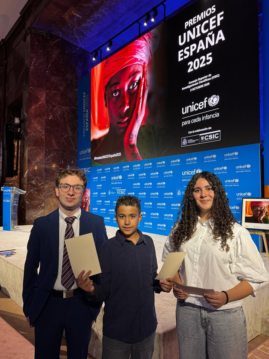 💙 Hoy estamos en los #PremiosUNICEFEspaña2025 con toda la alegría porque <a href="/ccorresponsales/">Cibercorresponsales</a> va a recibir el Premio Comunica de <a href="/unicef_es/">UNICEF España</a>

🏆 Recogen el premio Mariam, Alex y <a href="/litoslp/">Carles López</a>

📱 Síguelo en directo: youtube.com/live/C7hDFPqi3…