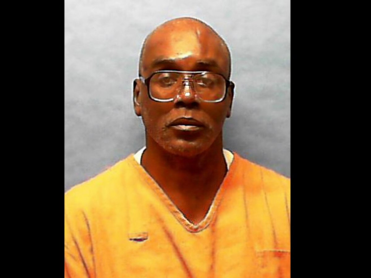 Amicus_ALJ's tweet image. 30/09/2025: Victor Jones was executed by lethal injection in Florida, becoming the 13th inmate put to death in the state this year. He was convicted of the murders of Matilda and Jacob Nestor.

#USDeathPenalty #execution #lethalinjection #DeathRow