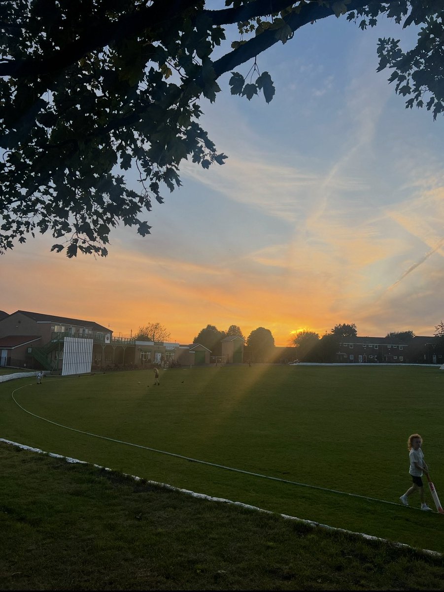 Walkden Cricket Club (@walkdenofficial) on Twitter photo π END OF SEASON JUNIOR TRAINING π 
Last Friday was our final outdoor cricket session & it ended with a beautiful sunset! 
We now have a two week break and then will start with our indoor training ππ»ππΌ 
(1/2) π END OF SEASON JUNIOR TRAINING π 
Last Friday was our final outdoor cricket session & it ended with a beautiful sunset! 
We now have a two week break and then will start with our indoor training ππ»ππΌ 
(1/2)