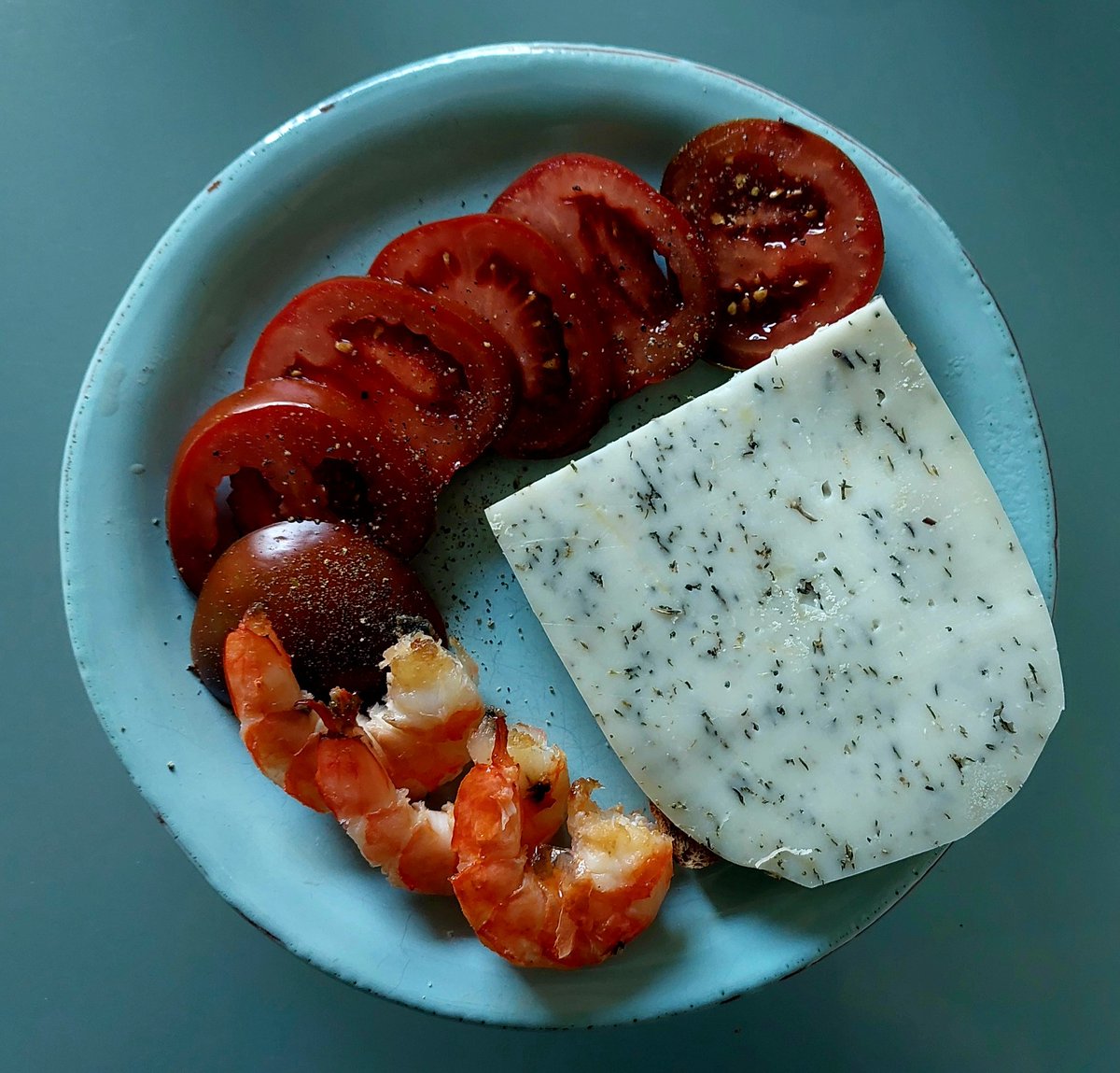 heikerichtaB's tweet image. 2nd breakfast &amp;amp; preworkout for 20min morning cardio:
1 slice of full grain toast with goat cheese, gambas &amp;amp; tomato with salt &amp;amp; pepper.
#bodybuilding #nutrition