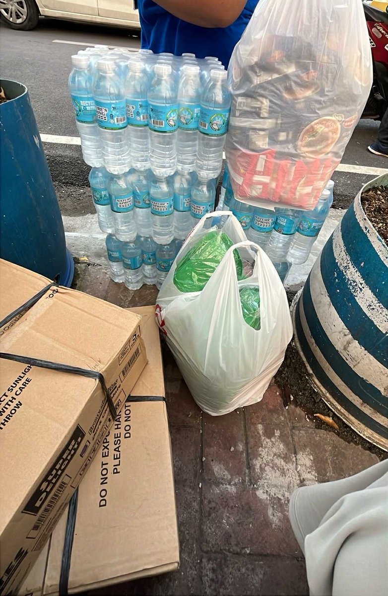 ikay_nim's tweet photo. With ₱4,000 worth of groceries, 5 packs of water, and 1 sack of rice, plus an extra sack of rice and 2 packs of water donated by someone with a generous heart, we are reminded that even little contributions can mean so much. Small or big, every act of love makes a difference.🤍 https://t.co/HqcZfPPgqz