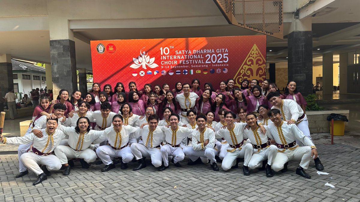 PsmVP_UPN's tweet photo. ✨Kilas Balik Perjuangan VP menuju GRAND CHAMPION ✨

September jadi bulan yang hectic banget buat kita.
Hampir tiap hari ketemu di ruang latihan, keringetan bareng, capek bareng tetapi juga ketawa bareng.
Akhirnya semua itu terbayar di
#SDGICF2025

a thread 🧵👇 https://t.co/Qa9x3U1xEt