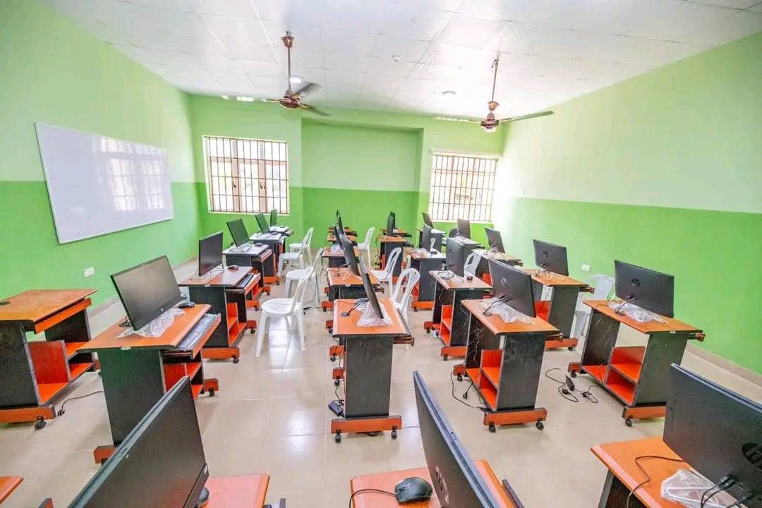 5 years ago today, Arakunrin Rotimi Akeredolu, SAN, CON, commissioned the Multi-purpose Asiwaju Bola Tinubu Skill Acquisition Centre, in Ile-Oluji, as part of his administration's efforts to enhance youth development in Ondo State.

##AketiEternal #AketiLegacy