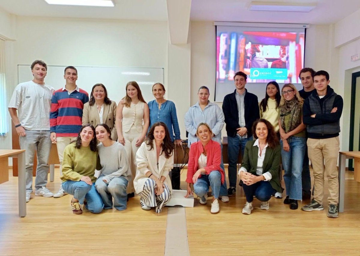 CompromisoAst21's tweet image. #Mentoring | Ayer estuvimos presentando el Mentoring en #Económicas y lo hicimos muy bien acompañadas: contamos con la participación de la decana Carmen Benavides y de Begoña González-Busto, además del testimonio inspirador de nuestra antigua #mentee Carla Iglesias Lastra.