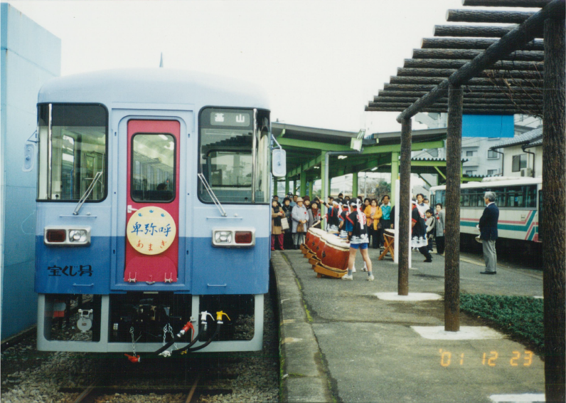 amagi_railway's tweet photo. ARe500導入に伴い廃車となるAR400ですが、使用休止にして今後部品を取っていくこととしており、営業列車で運行することはありません。
最後の姿を収めたかった鉄道ファンの皆様には大変申し訳ありませんが、ご理解ご協力をお願いいたします。
長年にわたりご利用頂き、誠にありがとうございました。 https://t.co/hUKqDh1M5M