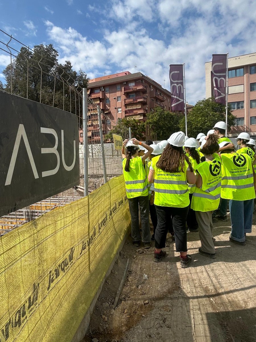 Esta semana hemos recibido la visita de la Escuela Técnica Superior de Ingeniería de Edificación de la Universidad de #Sevilla en el #residencial que construimos en Artillería para Grupo ABU #construcción #formación #futuro #edificación #compromisoJarquil