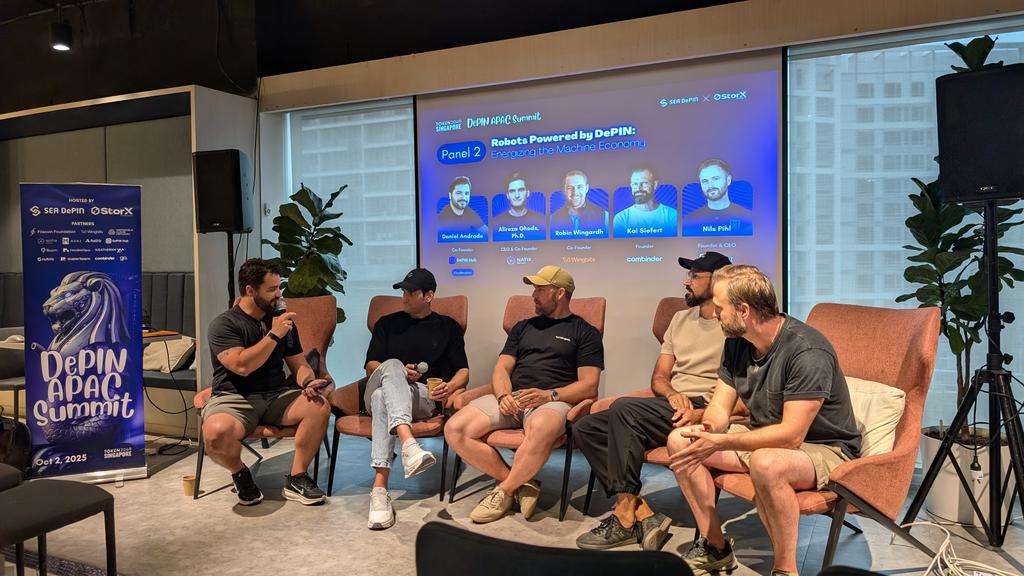 PassiveCryptoM's tweet image. Epic panel with @dspillere , @AlirezaGhods2 , @wingbits , @KaiSiefert , @AukiNetwork