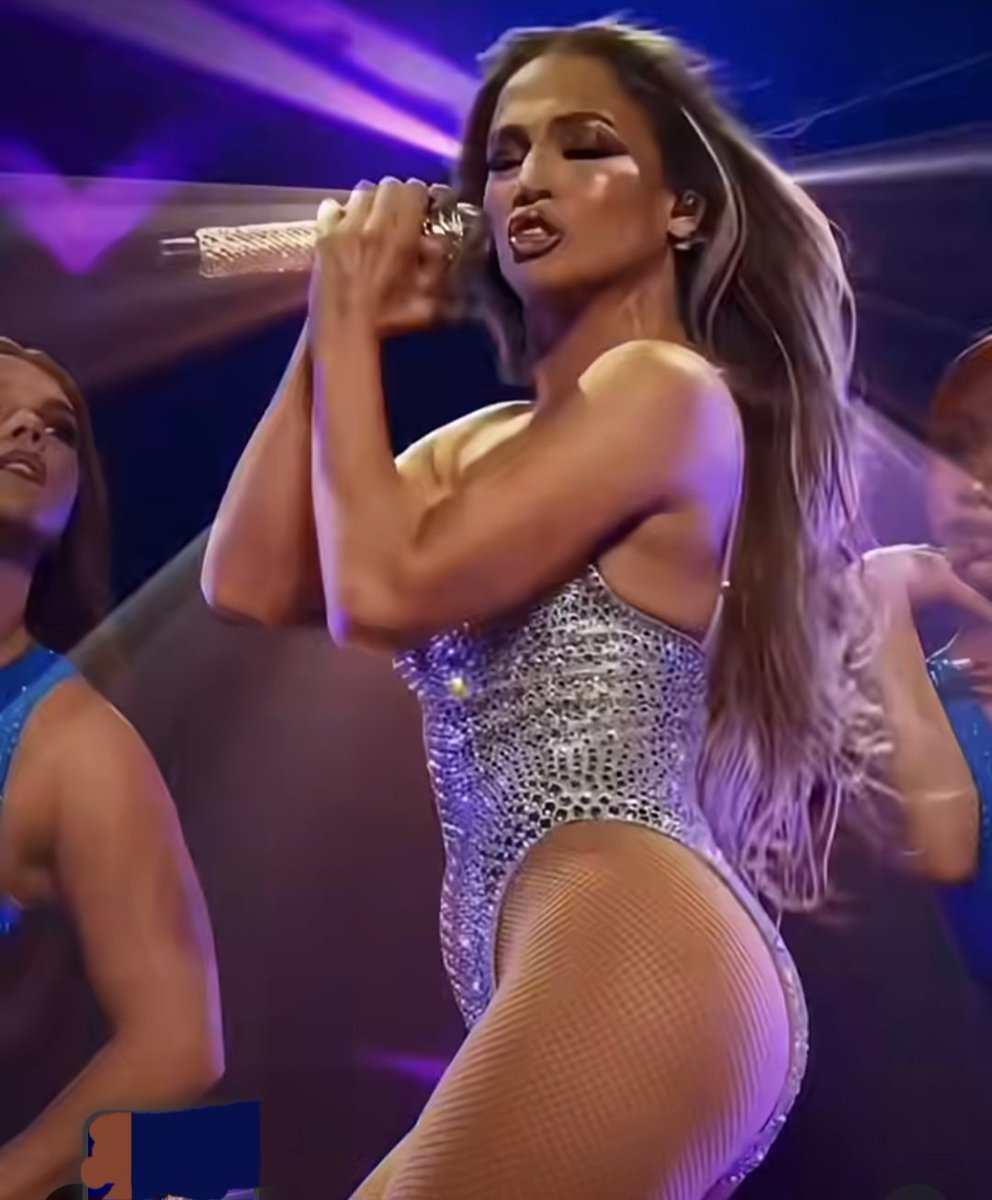 AliTab579844's tweet image. 🎤 Gilu on stage, turning every note into magic! ✨
Feel the rhythm, catch the vibe.
#LiveMusic #GiluLive #ConcertVibes #MusicMagic #FeelTheBeat