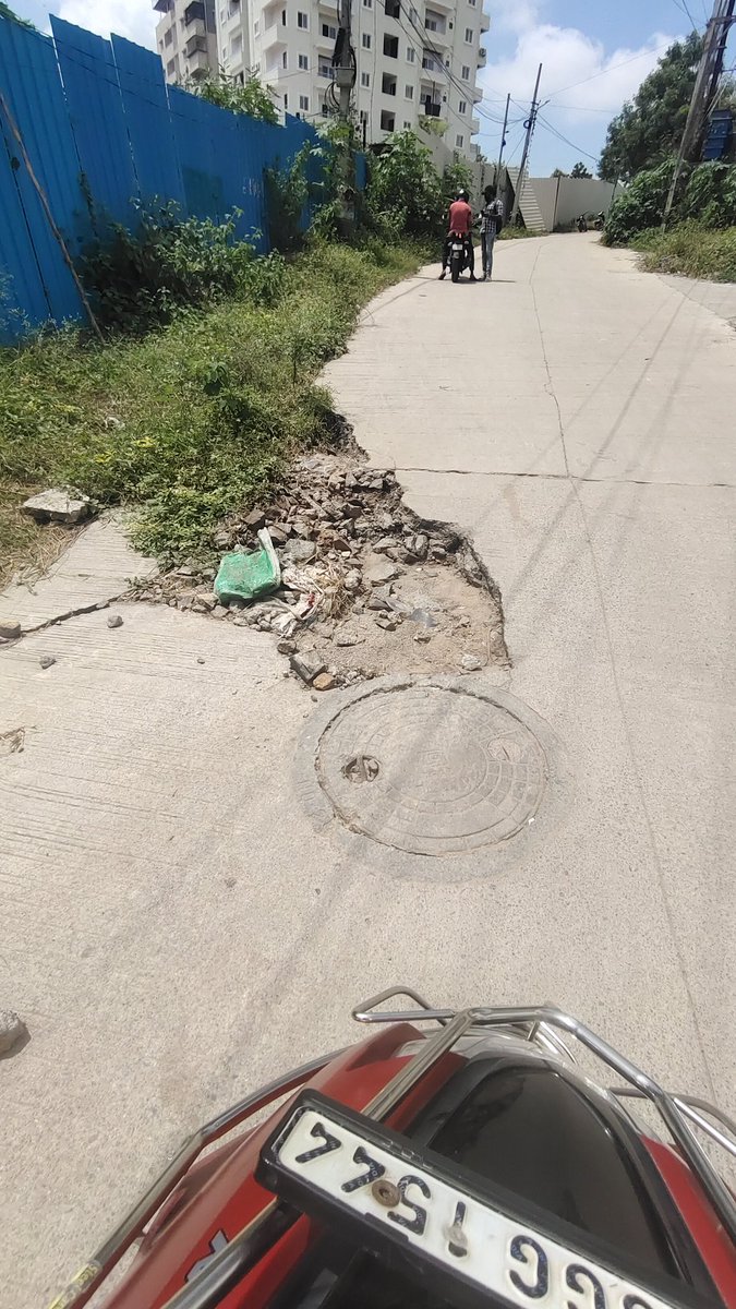 saitweets2022's tweet photo. @ManikondaMc Please fix this near Gate no. 5 Dollar hills Manikonda as it very deep pothole and very dangerous https://t.co/F2FdRkaTeN