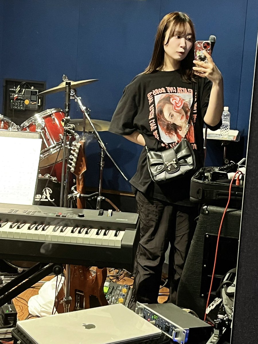 ♡
10月に入りましたね！
今月は、10月19日(日)のお昼にスリーマンライブやります。
セトリも固まってきました❣️
そして！
【7日21:00〜】
三人でスペースやりますっ
是非聴きに来てください☺︎

ご予約・配信の購入は、引用元にあります。

（写真は違うリハの時です）

#みつあみライブ準備中