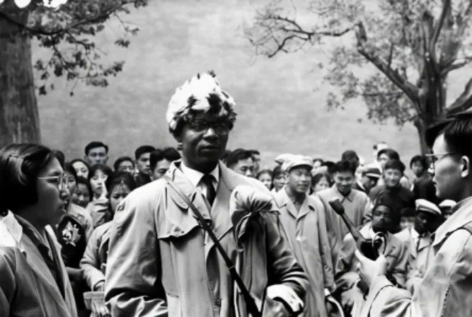 ChineseZimbabwe's tweet image. China-Zimbabwe: 45 Years of Friendship — A Photographic Journey  Through Our Shared History

Photo No.2 
On May 1, 1966, Bernard Kinini Gumadi, a Zimbabwean trade union official, sang "Zimbabwe Must Be Free" at the Working People's Cultural Palace in Beijing, celebrating…