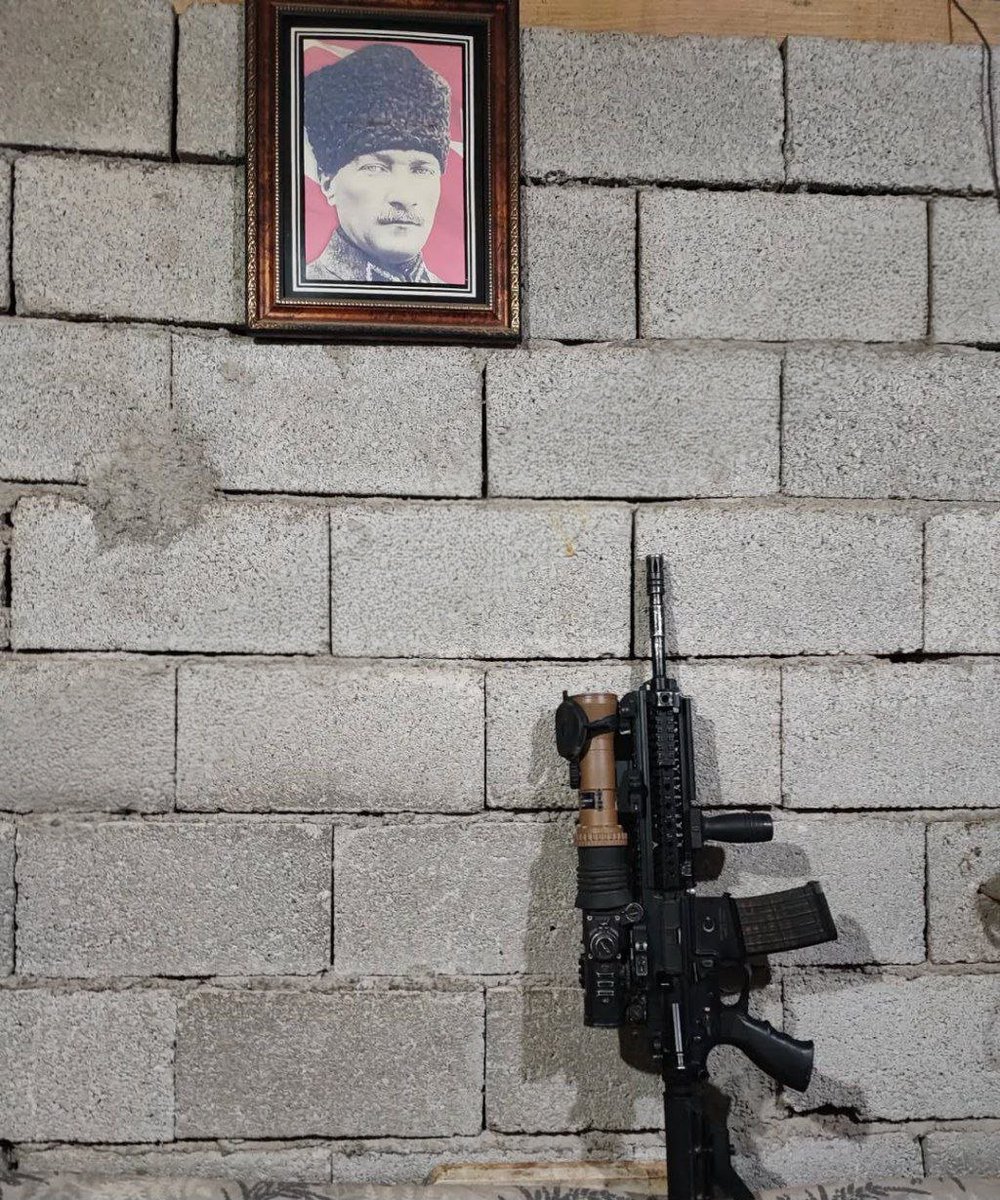 1 roketle yok olacak kerpiçten örme nöbet yerine bile ilk senin fotoğrafını asan emanetçilerin var