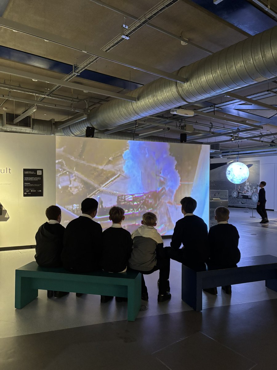 sharpebites's tweet photo. We’re here! @KibMeadAcad Done the 4D planetarium “journey into the cell” show and now cruising the displays. https://t.co/HHPwqRCJ3V