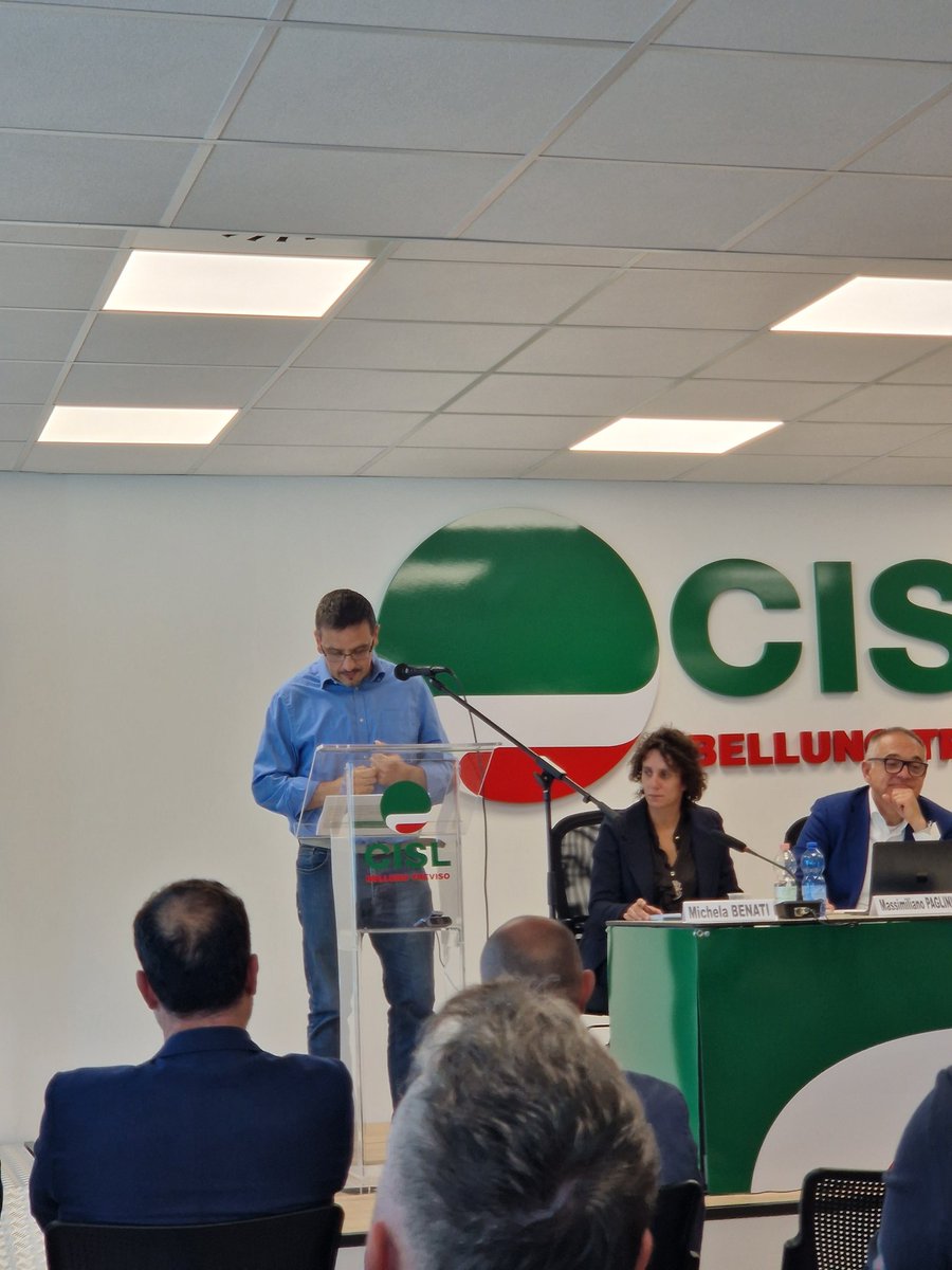 Filcacislpdro's tweet photo. Oggi si è svolto il Consiglio Generale del Veneto con l'elezione dei nuovi componenti di Segreteria Michela Benati e Roberto Martini che si uniscono al Segretario Generale Marco Potente a cui facciamo le nostre congratulazioni e auguriamo un buon lavoro. https://t.co/oEO87pTAQq