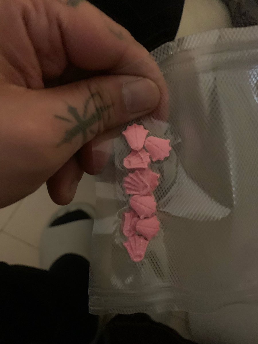 manpanda0102's tweet photo. 提防這個詐騙商✅
新貨到，老樣子先給朋友試試🚬

#自然組 #化學組 #裝備商 #台北 #台中 #桃園 #THC #飲料 #全臺 #飛行 #哈們 #化學課 #high #燃料 #煙蛋 #北部 #中部  #南部 
#高雄需提前預約 #急單可談😀 #音樂課 #㊙️ https://t.co/HsTHDv0jyf