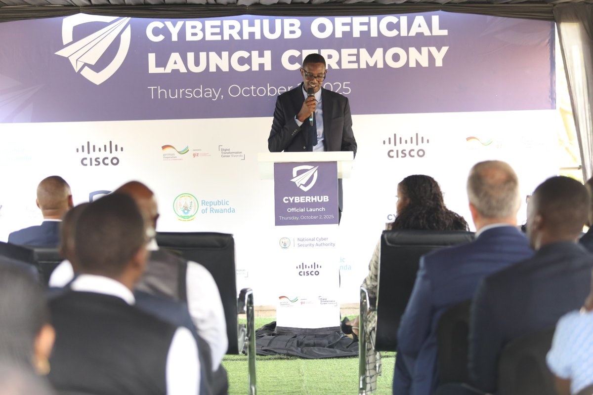 Mu Rwanda hatangijwe Ikigo cyitwa Cyberhub kizajya gitorezwamo abahanga mu by’umutekano w’ikoranabuhanga mu Gihugu ndetse no mu Karere ruherereyemo. 

Iki kigo cyitezweho gukemura ibibazo birimo iby’ibura ry’impuguke mu by’umutekano w’ikoranabuhanga, kurinda amakuru no