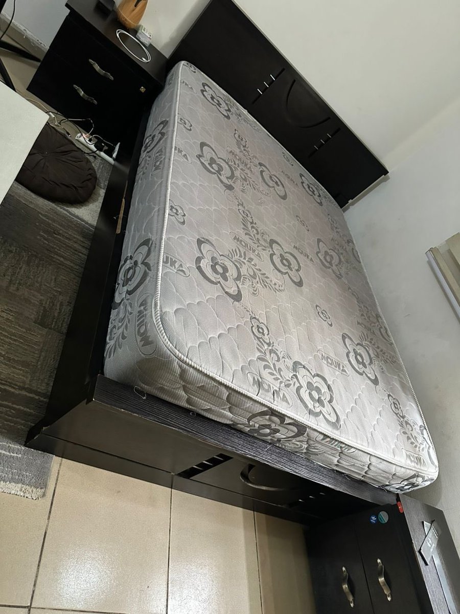 kene_asogwa's tweet image. Available For Declutter ‼️

Frame 1: 4x6 Original Mouka Mattress, Bed Frame, and Two Side Drawers.
🏷️170k last 
📍Gwarimpa , Abuja 

Frame 2: 4½ by 6 mdf bed with mattress
And sided drawer
🏷️180K  
📍Kubwa , Abuja 

📞 💬 08122760433

Pls RT 🙏🏽