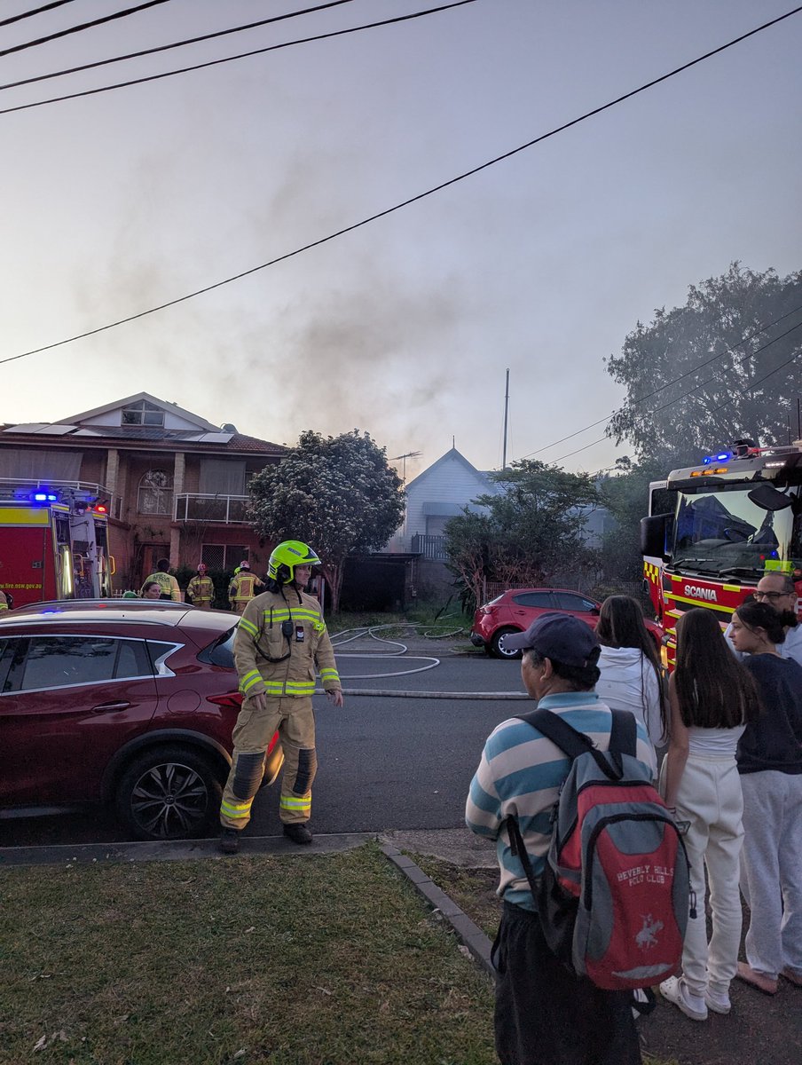 deadsetdaniel's tweet photo. House fire on Station st, West Ryde just just. Super windy too which I imagine isn't helping! #news #fire #sydney https://t.co/blRxgRi8Vz