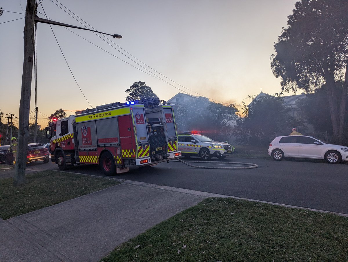 deadsetdaniel's tweet photo. House fire on Station st, West Ryde just just. Super windy too which I imagine isn't helping! #news #fire #sydney https://t.co/blRxgRi8Vz