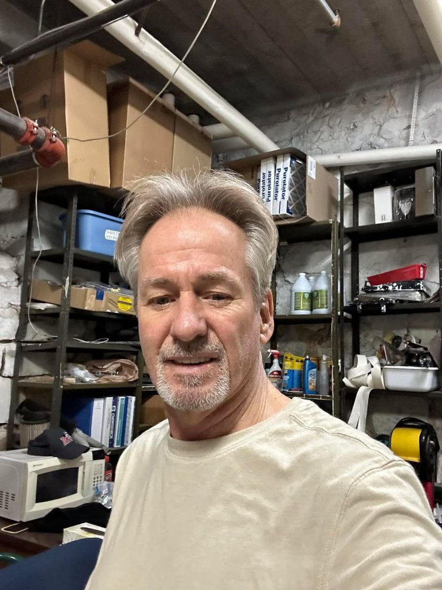 RickHorning0's tweet photo. Garage is messy https://t.co/TiRGOi4UvO