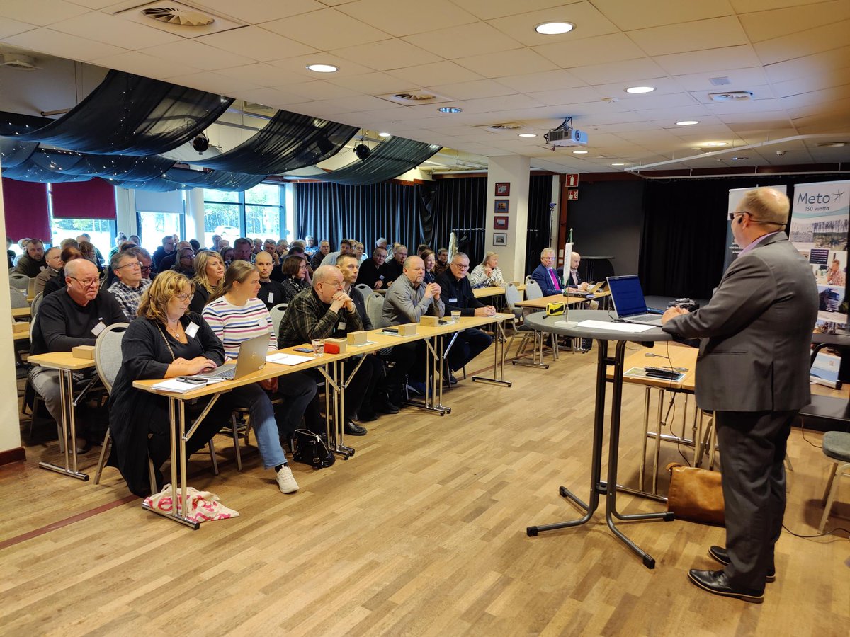 meto_ry's tweet photo. 130-vuotiaan metsäasiantuntijoiden järjestön sopimusalojen kokous on alkanut Seinäjoella. Lue puheenjohtaja Stefan Borgmanin ja maa- ja metsätalousministeri Sari Essayahin lehdistötiedote täältä: https://t.co/LpLKjStKXs https://t.co/q9EC5nrm3G