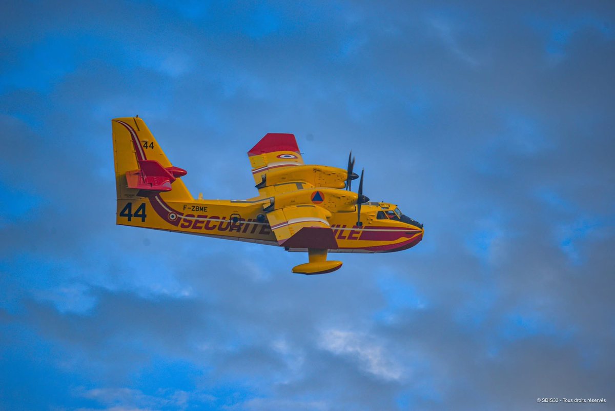 🛩️ [Jeudi Photo] – Le Canadair CL-415 en action pour la @sec_civile_france !

Capturé par @steph_dumas_photo (SDIS 33), l’avion (F-ZBHE n°44) symbolise la lutte contre les feux de forêt. 💦🔥

👉 Découvrez leur mission : rescue18.com/les-avions-bom…