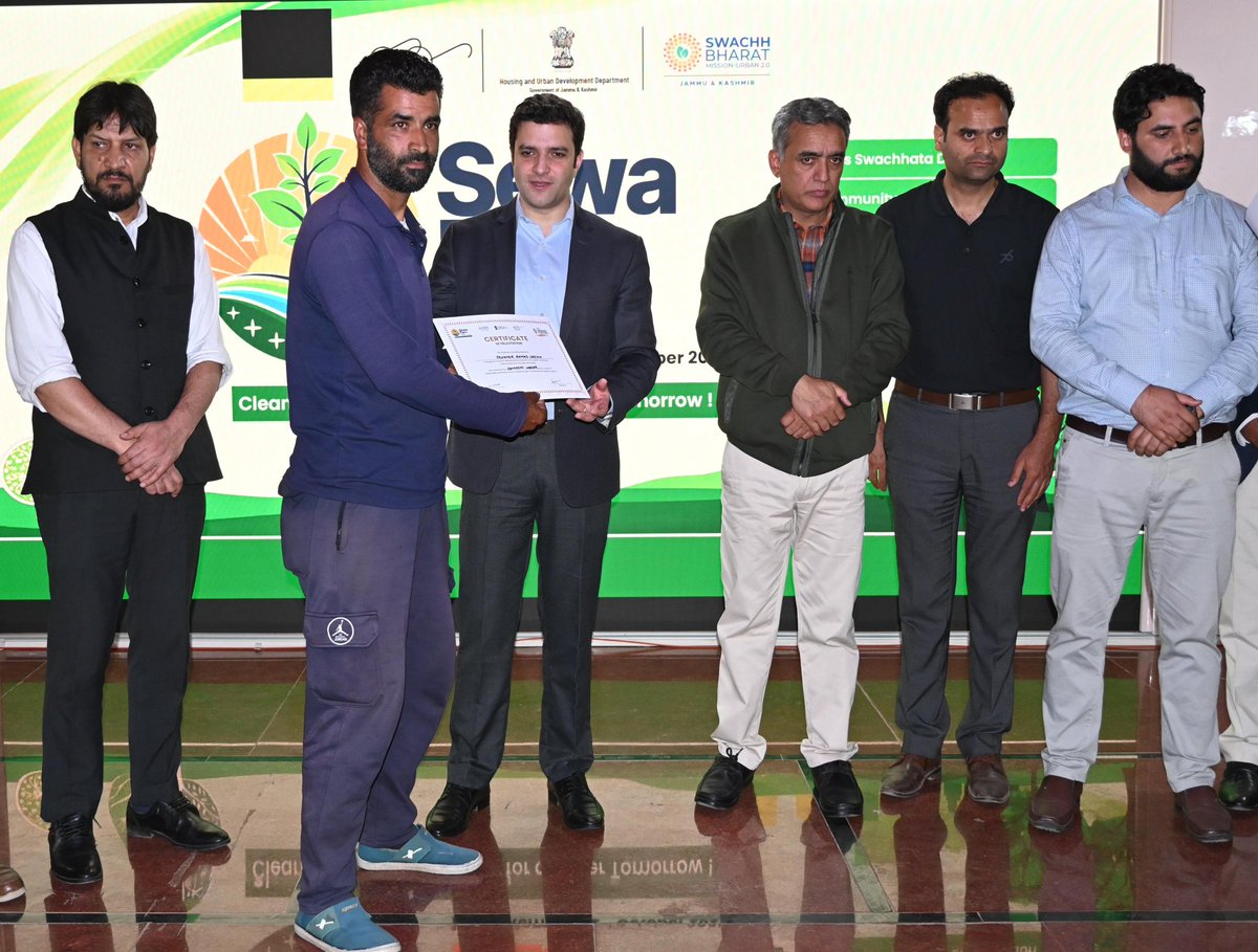 #SevaParv Culminates with enthusiastic Participation in Kulgam,
#DCKULGAM <a href="/AtharAamirKhan/">Athar Aamir Khan</a> (IAS)
Distributes Sanction Letters under #HADP #MissionYUVA other schemes,Hands Over House Keys to Beneficiaries under #PMAY-U &amp; #PMAY-G during culmination day function,